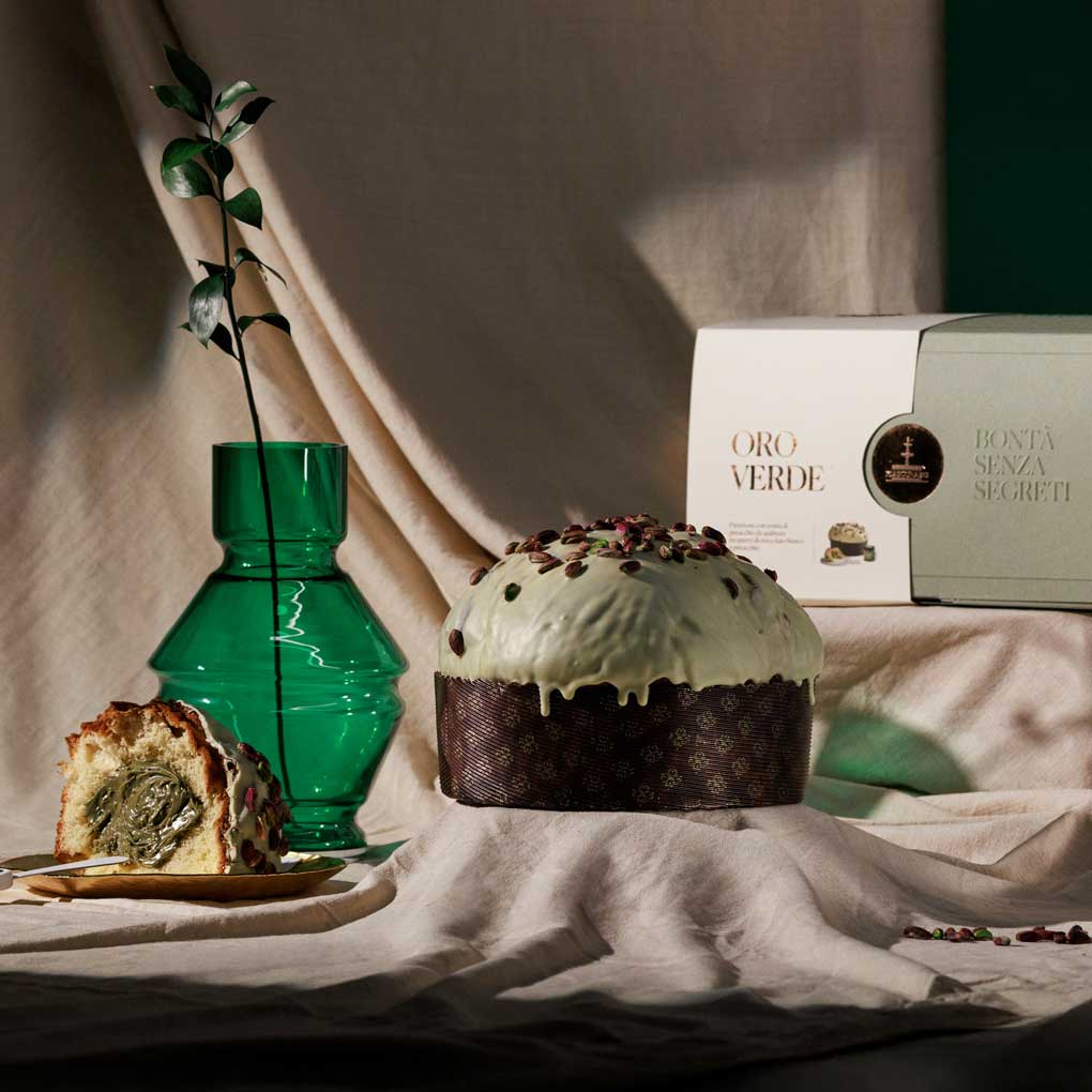Fiasconaro Panettone Oro Verde (with Pistachio Cream & Spreader) 3
