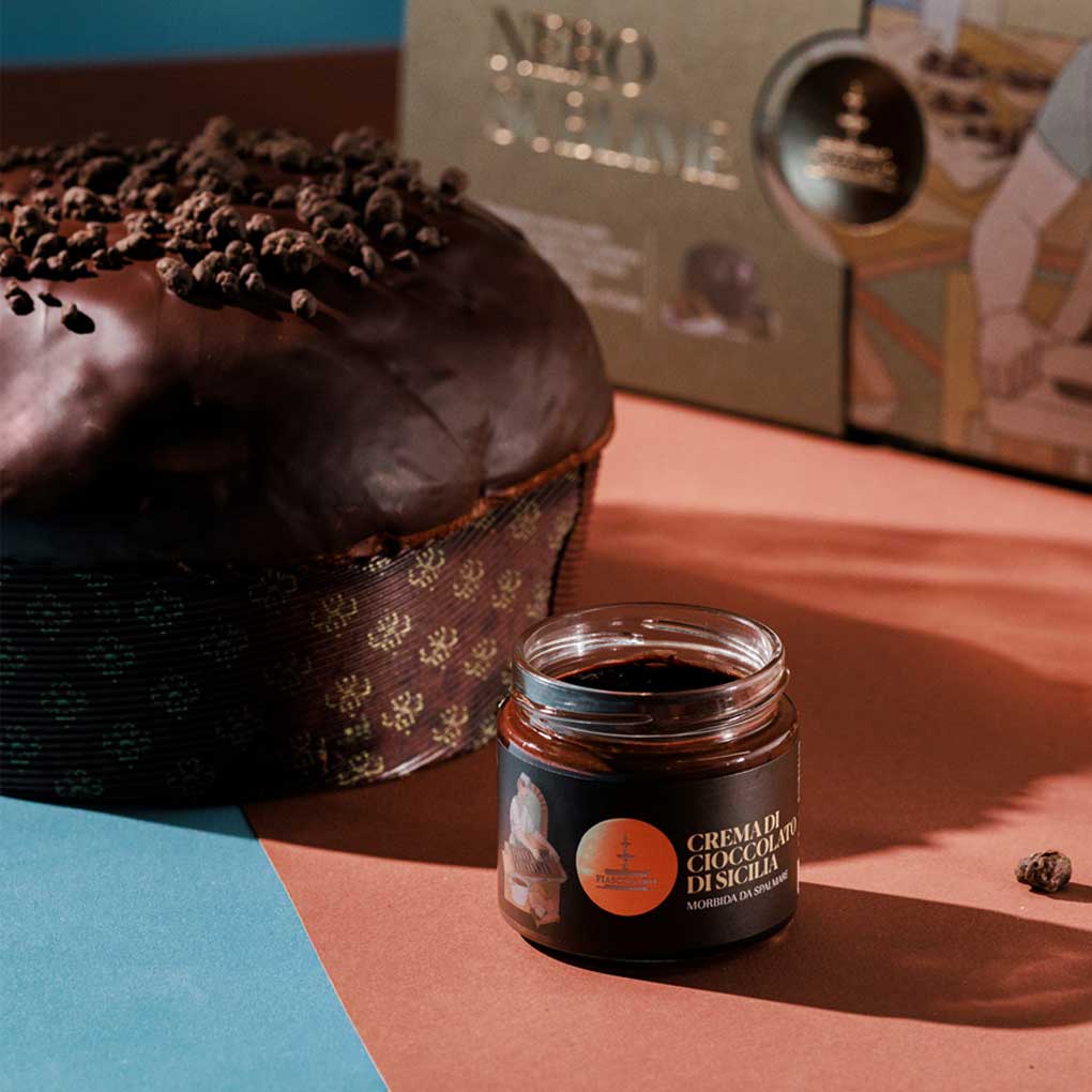 Fiasconaro Panettone Nero Sublime (with Modica Chocolate & Strawberry Spread & Spreader) 3
